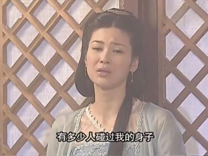 隋唐英雄传：蓉蓉被多名士兵欺负后，谁注意到秦叔宝的反应了？