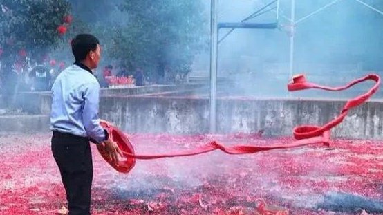 形容鞭炮声的拟声词有哪些？