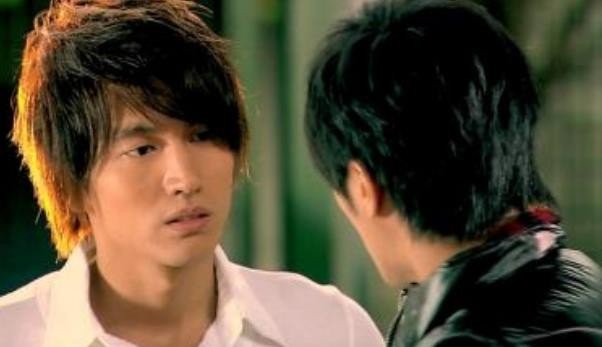 电视剧《篮球火》中东方翔为什么会害怕残？