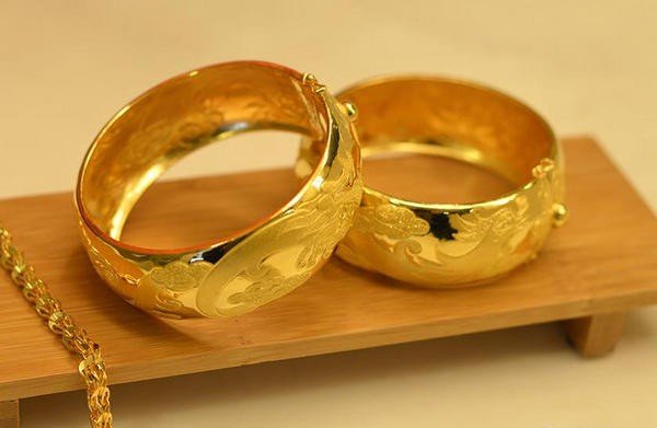 戒指上就有个375标志是白金还是什么