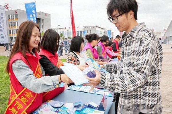 题目:《中华人民共和国网络安全法》于什么时间正式施行?a. 2016年11月7日b. 2