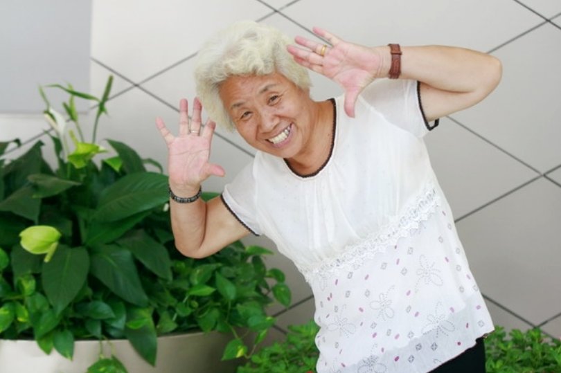 毛茸茸的成熟老太婆的描写