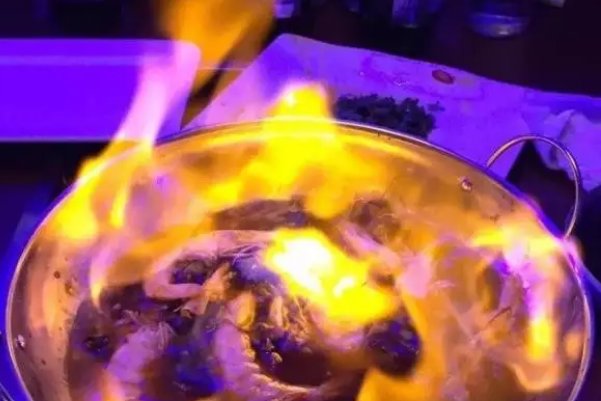 煽风点火什么意思