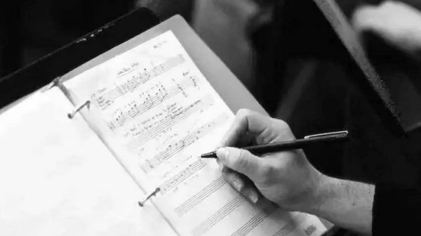 歌手写一首歌是先作词还是先作曲？