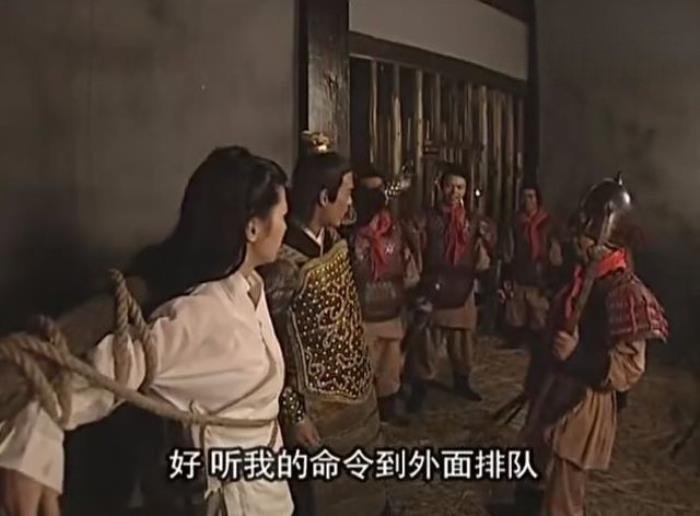 隋唐英雄传：蓉蓉被多名士兵欺负后，谁注意到秦叔宝的反应了？