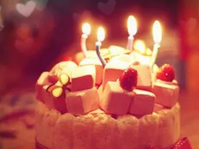 低调晒儿子送礼物朋友圈说说