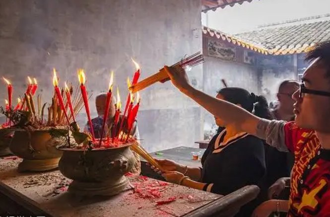 女儿为什么不能给父亲烧纸