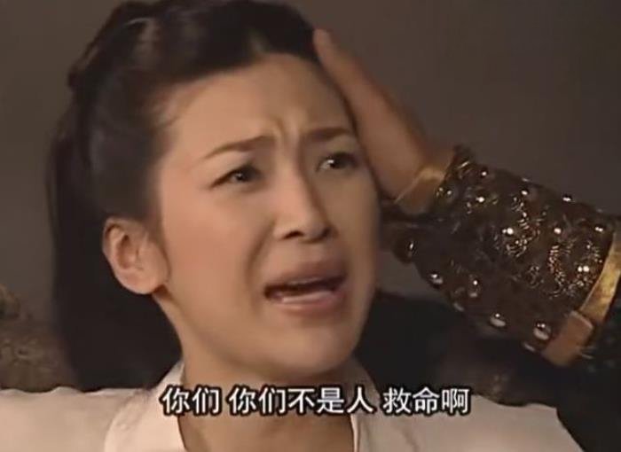 隋唐英雄传：蓉蓉被多名士兵欺负后，谁注意到秦叔宝的反应了？