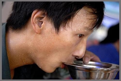 填上适当的词（）的汗滴