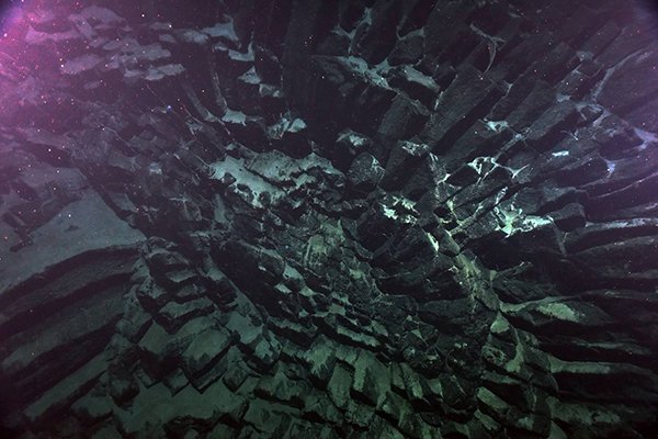 在西沙群岛，真的有海底墓吗？