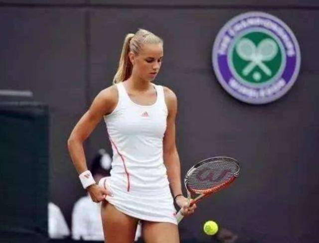 为什么女网球运动员会将网球塞在裙子里面？