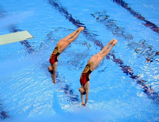 网上传的“跳水失败脸摔两半”的视频是真的吗?