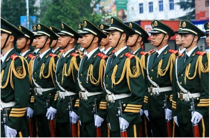 标准的立正，稍息，敬礼，的姿势是怎样的？