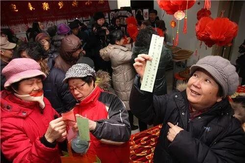 爱好旅游打一谜语