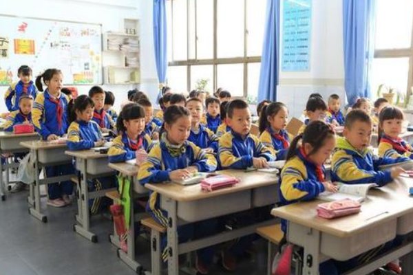 蜉蝣撼树读音是什么