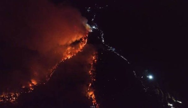 震撼航拍看重庆救援的人有多少?看到这一幕你有什么感受？