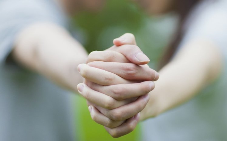 湖北女子因丈夫早逝再嫁，前公婆待其如女儿主动叫她去相亲，如何看待此举？