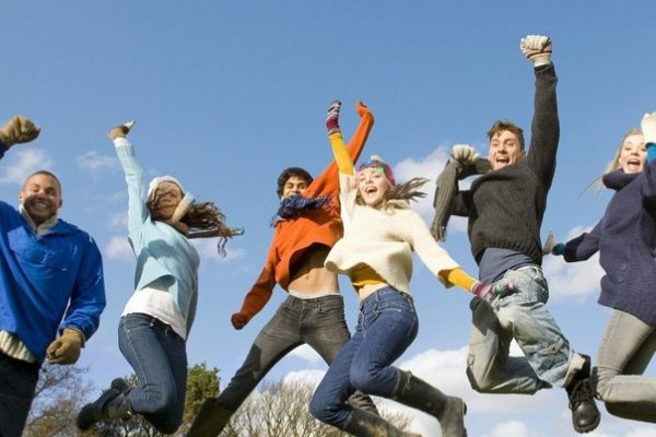 同桌的手老是探到裤子里，怎么办？