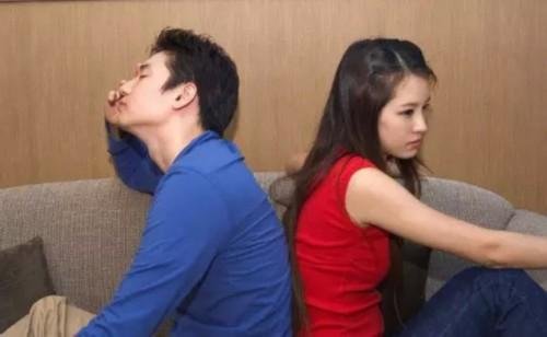 妻子投入别人怀抱，该离婚吗？