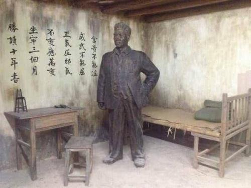 囚歌是叶挺在什么是写下的？