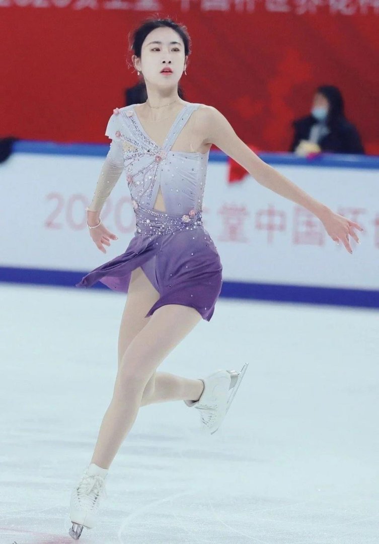 花滑运动员陈虹伊现身什刹海冰上起舞，其技术处于什么水平？