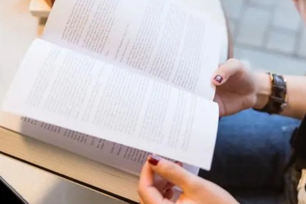 俗不可耐by三更雨讲的是什么