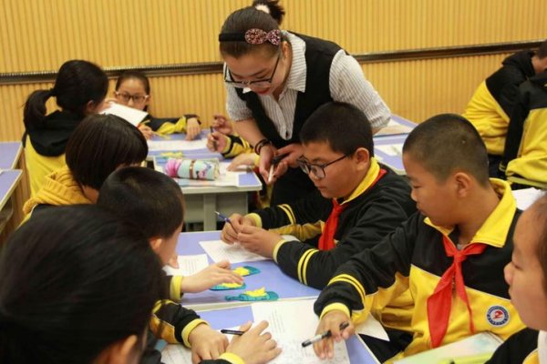 有80粒珠子甲乙两人轮流中取出括号甲先取括号每人至少取一粒最多取四粒不许不