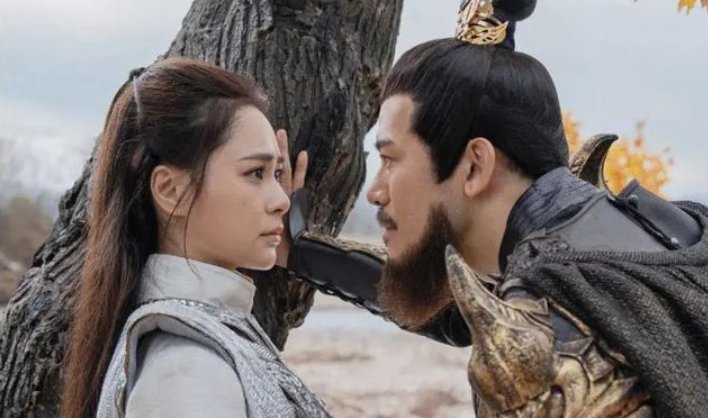 钟欣桐主演的网络大电影《封神妲己》上线了，她在电影中饰演什么样的角色？