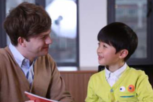 一前一后三个人轮换的英文怎么说