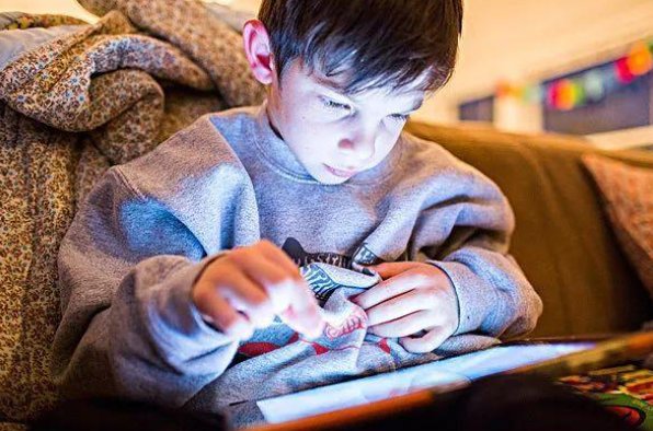 怎样才能让孩子不再沉迷于纳粹的思想？