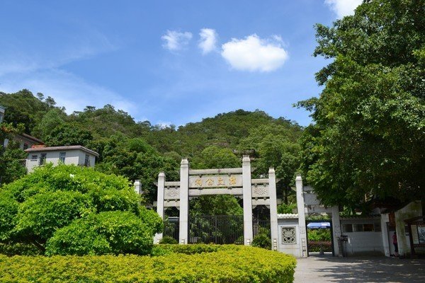 潮汕地区存在生死异姓的奇特现象，死后为何要改姓？