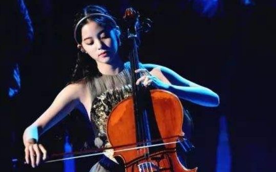 为什么很多人都说欧阳娜娜的人生就像开挂一样呢？