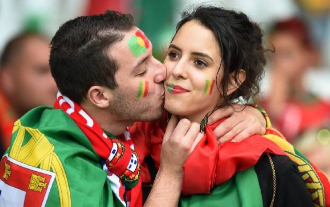 7月份都有些什么国际节日啊?比如7月6日是国际接吻日。