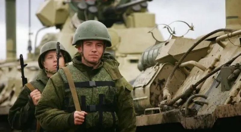 乌军大举反攻，夺回2000平方公里的失地，俄军是在溃退还是在憋大招？