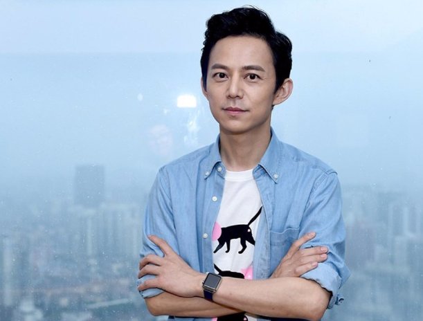 何炅父母是干什么的