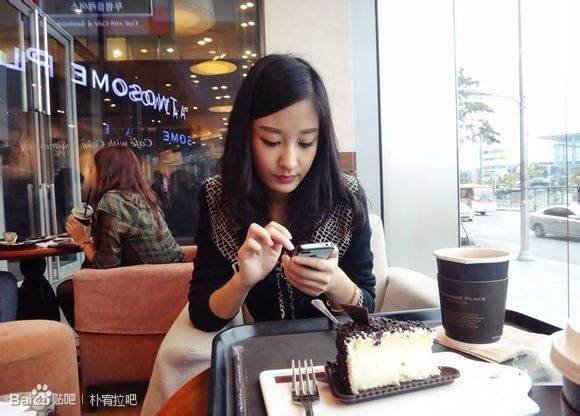 求朴宥拉的详细资料,在附几张近拍照片.谢谢啦