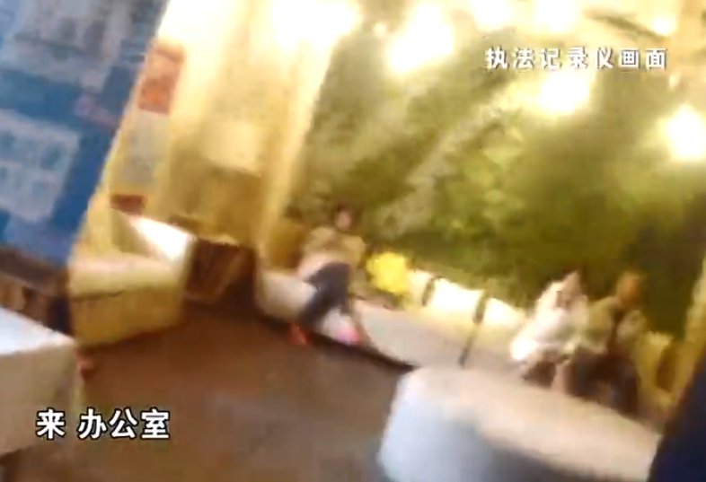 天津女子洗澡消费2400，欲拿外套抵账，为洗澡被刑拘值得吗？