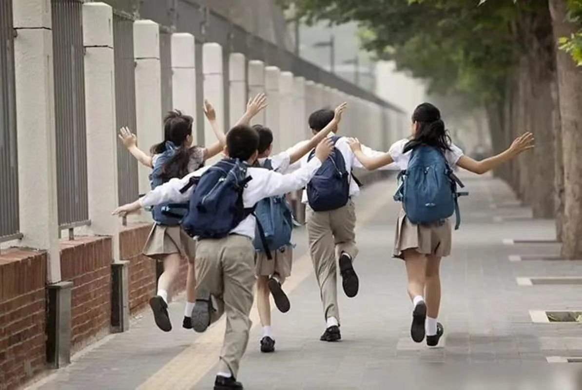 女高中生的腰增删什么意思？