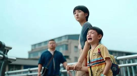 电影我的姐姐中演员说的是四川话，有什么目的？