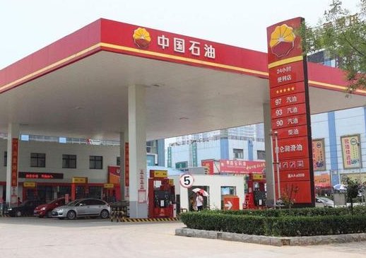 杭州多个加油站爆满，去加油站加油为什么不能给车加满？