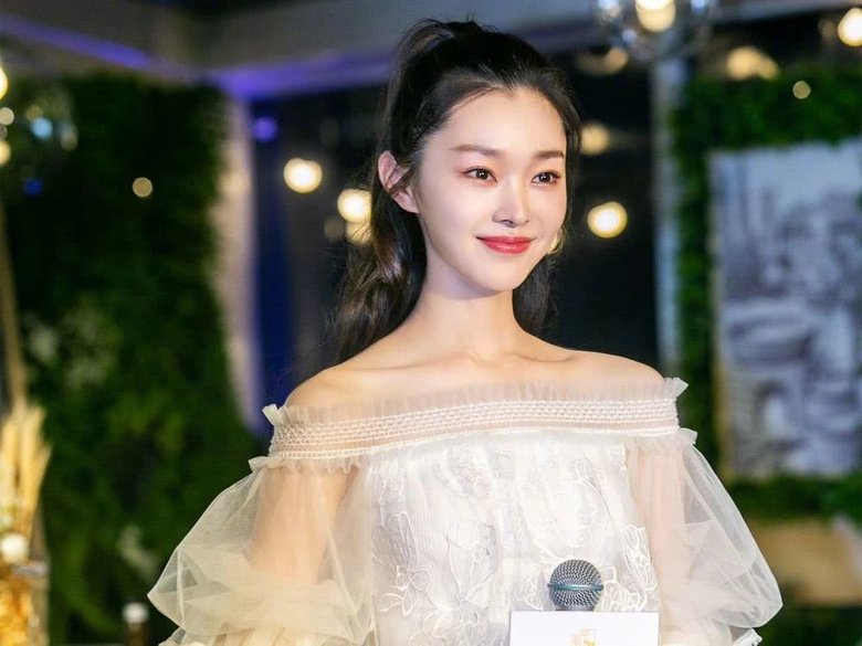 知名女星宋轶与郭麒麟公开恋爱，深夜官宣要永远在一起，好事将近了么？