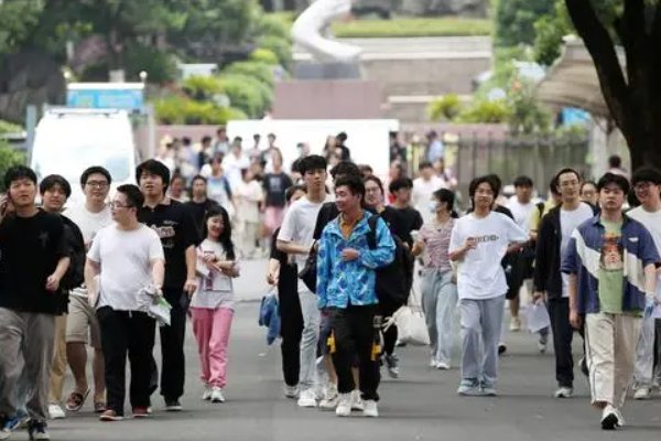 2023年浙江省高考状元是谁?恭喜何同学