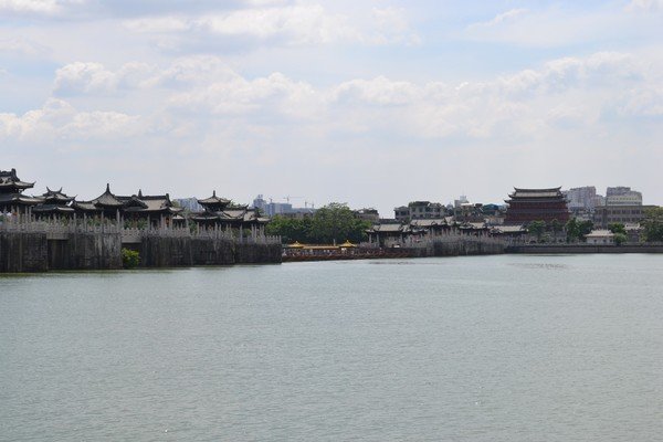 潮汕地区存在生死异姓的奇特现象，死后为何要改姓？