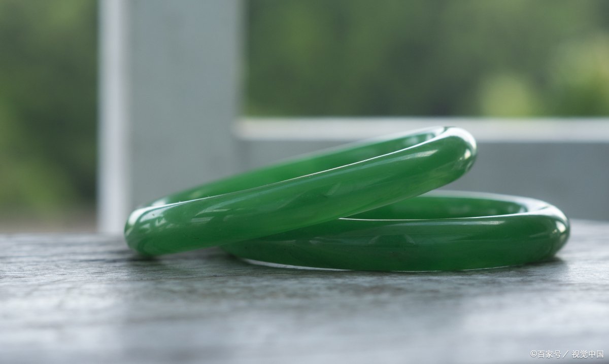 翡翠和玉的区别是什么？买翡翠好还是买玉好？