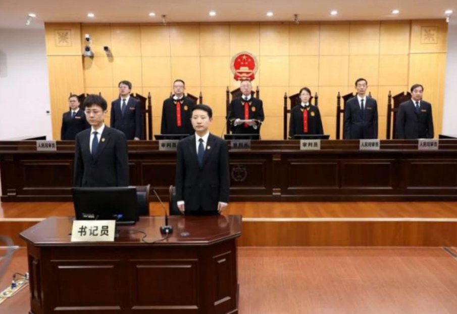 江歌遇害已经5年了，躲在门后活下来的刘鑫，现在过的怎么样呢？