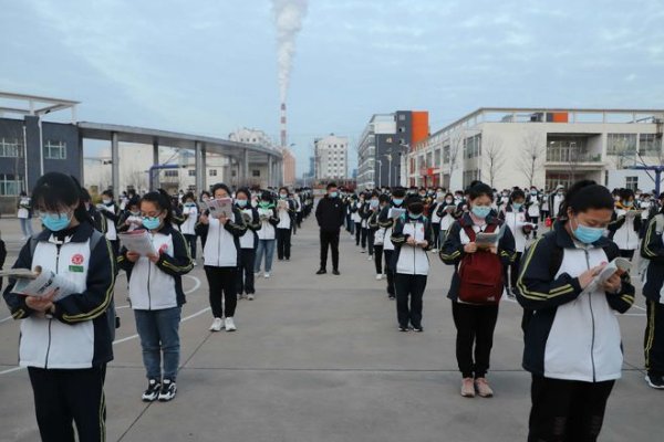 老师站楼道给学生讲课，是怎么一回事？