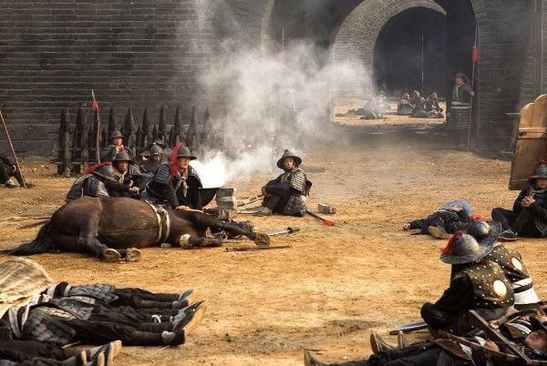 李渊造反时，杨广派去的两个“监视器”王威和高君雅在做什么？