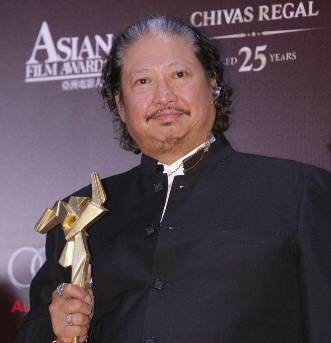 洪金宝:香港明星，只有周星驰在向华强面前活出了尊严对吗？