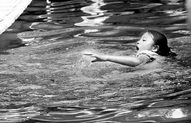 苏州一六旬患胃癌老伯跳河救起落水女孩，当时的情况是怎样的？