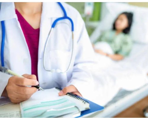 女子天生4个肾、4条输尿管，竟全长了结石，肾长结石对人体有什么影响？